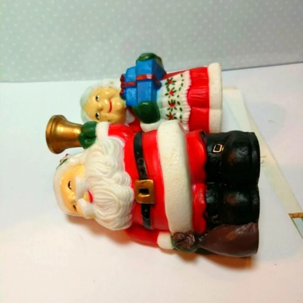 SALT & PEPPER SHAKERS VINTAGE MR/MRS SANTA CLAUS